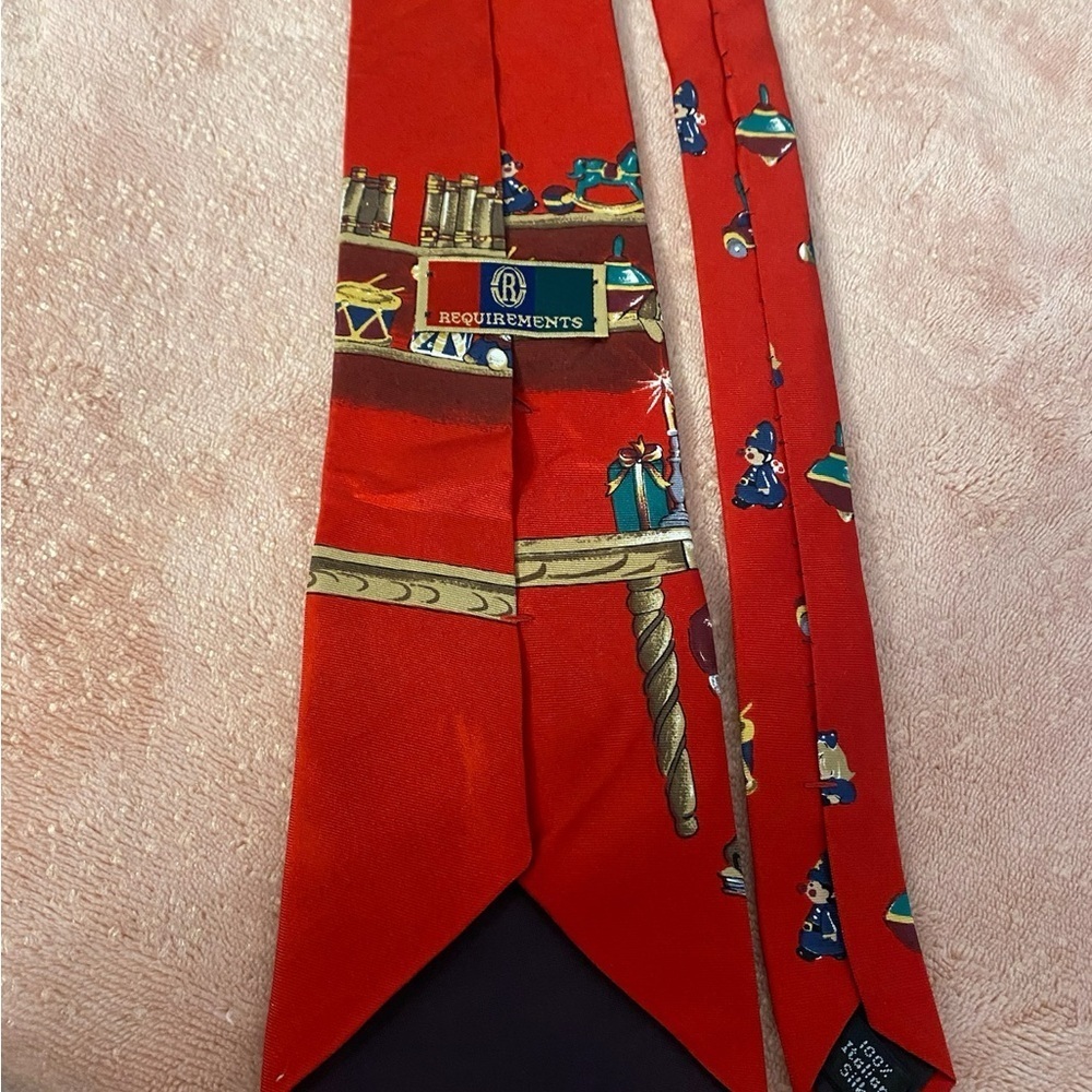 Requirements Festive Santa and Globe Tie - Picture 6 of 9